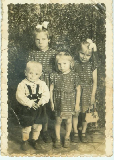 Horpyna88 - Kolejne zdjęcie z rodzinnego albumu...Dziewczynki z cudnymi kokardami i u...
