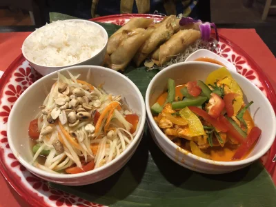 N.....y - Dobre w #!$%@? ( ͡° ͜ʖ ͡°) Panang curry, sajgonki i papaya salad. Całkowity...