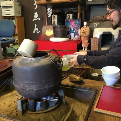 u.....r - #japonia #herbata #zielonaherbata

Kama 釜 - tradycyjny kociołek do podgrz...
