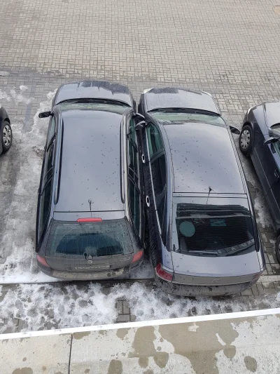 sptq - Trochę śniegu, trochę lodu i parking na zboczu...

Ciekawe jak wyjadą :D

...