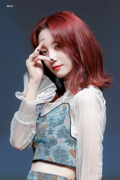 XKHYCCB2dX - #binnie #ohmygirl 
#koreanka