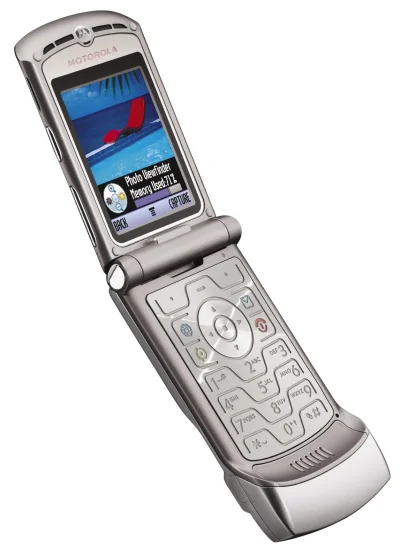 oskar666 - Motorola Razr V3.

#gimbynieznajo #telefony #oskarwspomina #motorola