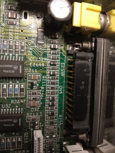 Surfer328 - Halo. Pacjent Amiga 600 rev 2D. Śmierć monitora rozwaliła mi ten element ...