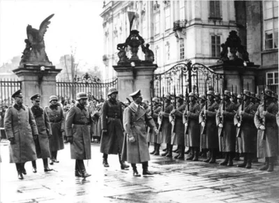 PaniSowa - "15 marca Niemcy są już na Hradczynie w Pradze. Wojsko czeskie nie wystrze...