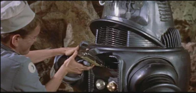 T.....3 - @jacenty79: robot z Zakazanej Planety z 1956 miał chyba taki kurek odprowad...