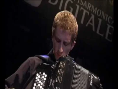 RonPaul - Taka ciekawostka - ten akordeon wygląda na któryś z akordeonów firmy Pigini...