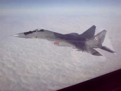 dsn1 - @Rampampam: 

Tu masz dopiero coś pięknego:

polski mig-29 filmowany z pokładu...