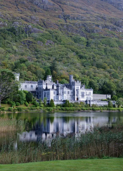 LeSmoke - Kylemore Abbey, Connemara, Co. Galway, Irlandia

#earthporn #architektura...