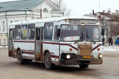 W.....c - Za czasów ZSRR produkowano napędzany benzyną 10,5 metrowy autobus miejski, ...