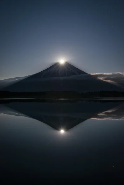 Lookazz - > In Japan, the moon overlapping with the top of Fuji is called Pearl Fuji ...