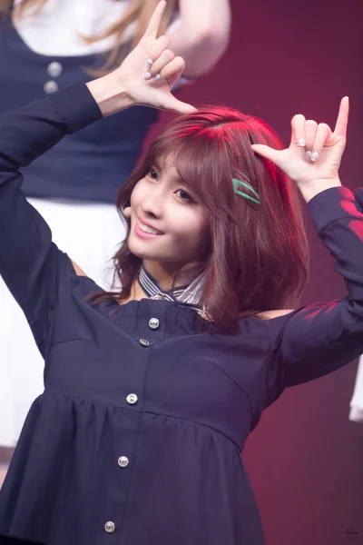 XKHYCCB2dX - #momo #twice 
#koreanka #japonka