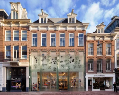 kocham_jeze - Nowy sklep Chanel w Amsterdamie. Fasada jest cześciowo zbudowana ze szk...