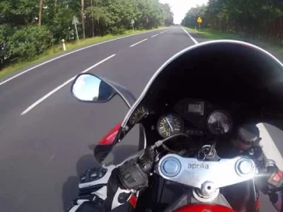WuDwaKa - Uczynny motocyklista ściga kierowcę tira aby poinformować go o zagrożeniu
...