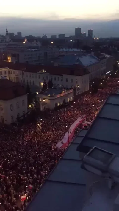 BielyVlk - Tak było w czwartek na Krakowskim Przedmieściu. Jest moc!

(źródło)
#be...