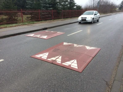 midnight - Kurła, za tym rodzajem progów zwalniających to stoi chyba jakieś lobby mec...