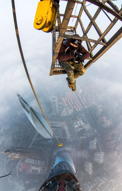 k.....1 - Sweet focia na Shanghai Tower około 700 metrów...

#shanghaitower #wspinacz...