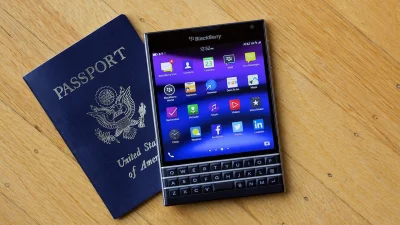 M.....a - Może pomylił z telefonem Blackberry Passport? ;)

W sumie to byłby fajny ...