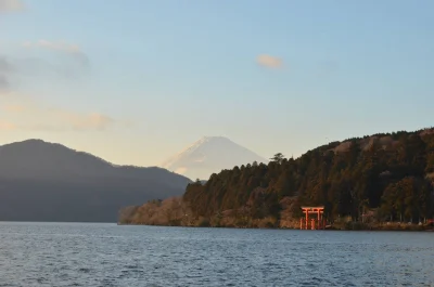 Lookazz - > View of Mt. Fuji. Lake Ashinoko, Hakone
#dzaponialokaca <==== czarnolistu...