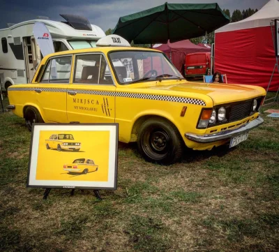 MiejscaWeWroclawiu - Nasz dyliżans Fiat 125p, który pełni funkcję darmowej taksówki w...