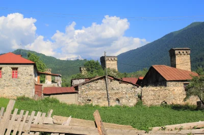 H.....a - Wieze obronne vel spichlerze bojowe w Mestii.

Mestia jest przepiekna. Jesl...