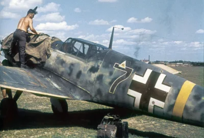 a.....z - Mirunie, szukam podobnych zdjęć BF 109, z płachtą/plandeką na osłonie silni...