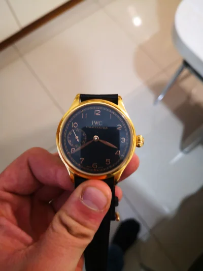 BaszownicaKartownica - Ktoś w temacie może podać model tego zegarka?
#zegarki #zegar...