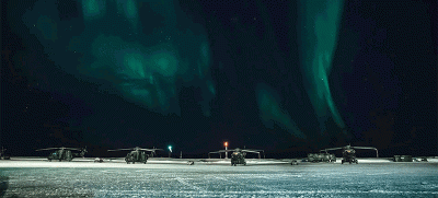 j.....n - #jessenapoligonie #wojsko #finlandia

Łuna polarnej zorzy nad fińskim lot...
