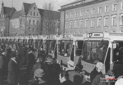 efceka - 29 grudnia 1972 , Przekazanie pierwszych autobusów Berliet przed Urzędem Woj...