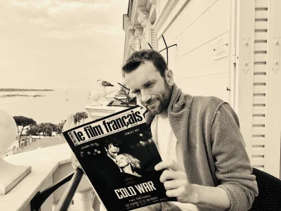 lechita - Tomasz Kot na balkonie w Cannes czyta w towarzystwie mewki

#kino #film #...
