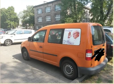 Rain_ - To ten słynny Papamobile? XD

#wykopszanujepapieza #papiez #heheszki