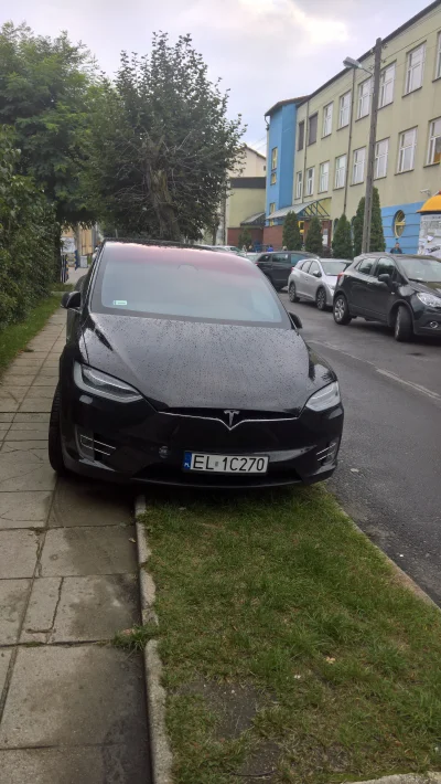 Sepzpietryny - Widziałem dziś po raz pierwszy teslę model x, ciekawe auto ale kierowc...