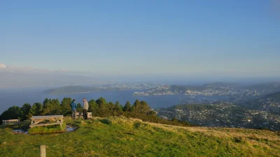 empee - Widok Wellington ze szczytu Mount Kaukau ( ͡º ͜ʖ͡º)

Widac na nim Mount Vic...