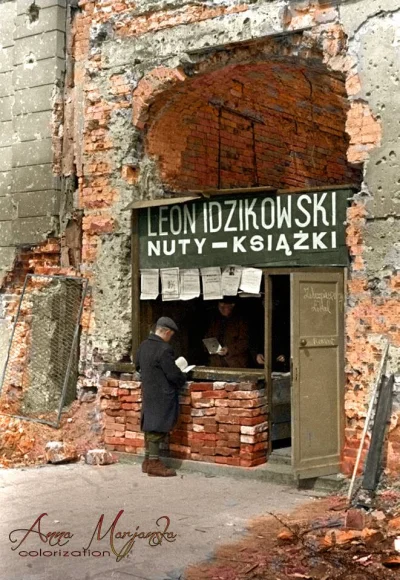 brusilow12 - Księgarnia w zniszczonej Warszawie, 1945 rok

#historia #rekonstrukcja...