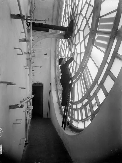 s.....w - Inspekcja zegara umieszczonego na londyńskim Big Benie, 1920 rok.
#ciekawos...