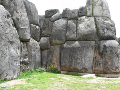 ciekawe-ciekawe - #ciekawostki Te kamienie i głazy znajdujące się w Peru, są ułożone ...