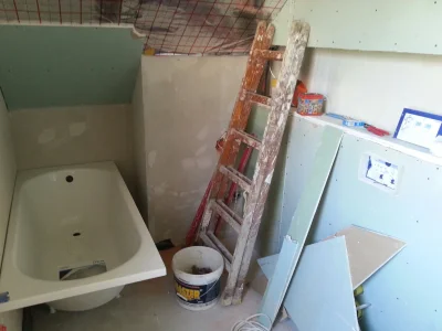 rybeczka - #typowyglazurnik #glazurnik #praca Mirki zacząłem drugą łazienkę na piętrz...