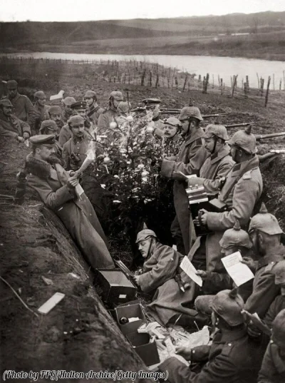 HaHard - Święta w niemieckich okopach. WWI
Około 1915

#hacontent #fotohistoria #i...
