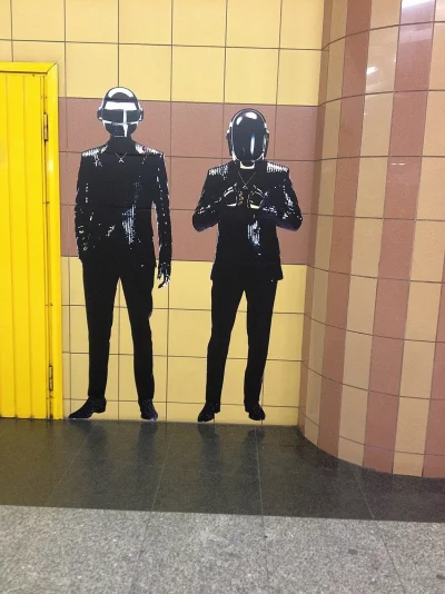 charmingman - Zobaczcie jakie fajne mamy #metro w #warszawa.

#daftpunk