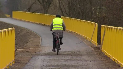 chrisx - brakuje tylko żółtych barier ochraniających bezbronną naturę przed cyklistam...