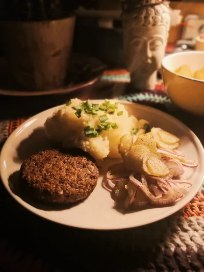 Maniera - Prawie tradycyjny obiad

#weganizm #wegetarianizm #gotujzwykopem