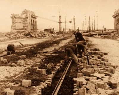 N.....h - "Przekuwanie torów na wiadukcie Mostu Poniatowskiego..."
fot. 1946r., Stef...