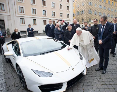 Spajkuss - #motoryzacja #lamborghini
Huracan podpisany przez Papieża Franciszka będz...