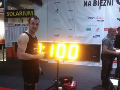 Ricx - W Lesznie, ultramaratończyk Krzysztof Tumko próbuje pobić rekord Guinessa. Rek...