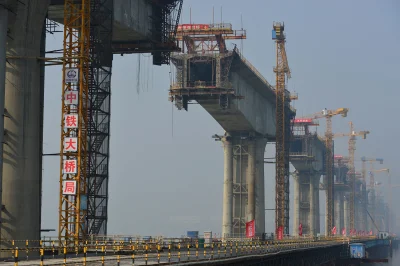 dr_gorasul - #chiny #mosty #kolej #fotografia
budowa mostu kolejowego w prowincji Hu...
