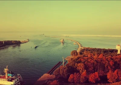 Ziaa - Nad latarnia morska w Świnoujściu 
#drony #mavicpro #morze #swinoujscie