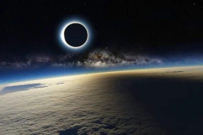 Stopiszczeli - Zaćmienie słońca widziane z pokładu Międzynarodowej Stacji Kosmicznej....