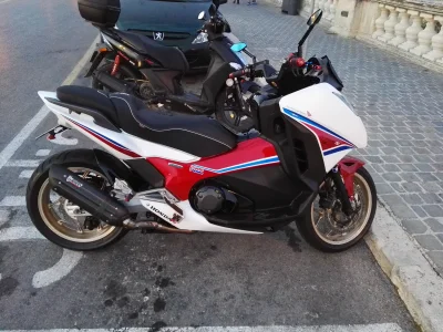joniu - #motocykle #motocykleboners #spotting #honda 

Piekna Integra 750 - Vallett...