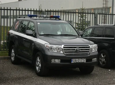 kosowiczJan - #motoryzacja #flotowo #czerwonesamochody 

Toyota Land Cruiser należą...