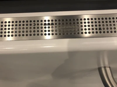 dzika-konieckropka - Ciekawa osłona wentylacyjna w metrze [Sztokholm] 
#design #hehe...