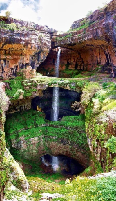 kono123 - Wodospad Baatara w Libanie zwany Otchłanią Trzech Mostów

#earthporn #cie...
